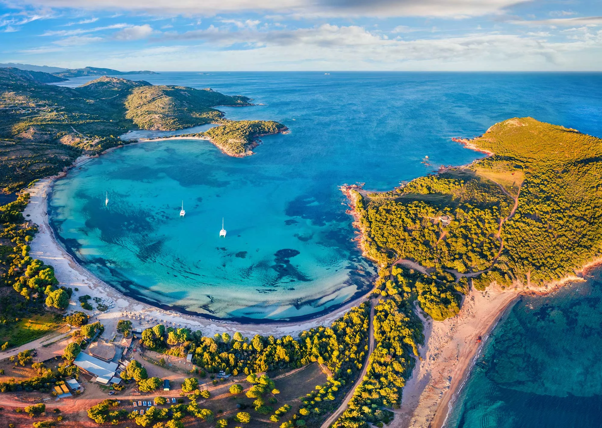 Vue aérienne de la baie de Rondinara